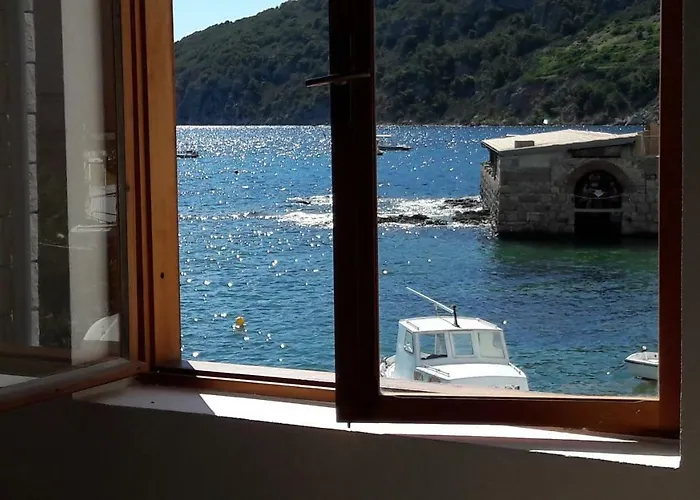 Anka's Daire Komiža